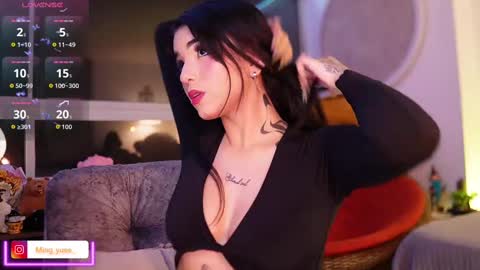 Snapshot of ming_yue_ chatting on October 3, 5:23 am My name is Fer Nice to meet you  give it a thumbs up please its important online show from October 3, 5:23 am