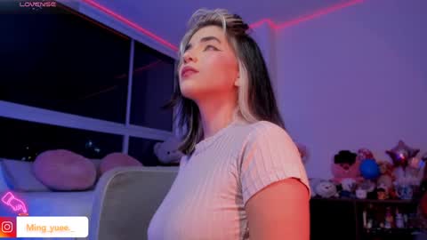 Snapshot of ming_yue_ chatting on January 25, 2:37 am My name is Fer Nice to meet you  give it a thumbs up please its important online show from January 25, 2:37 am