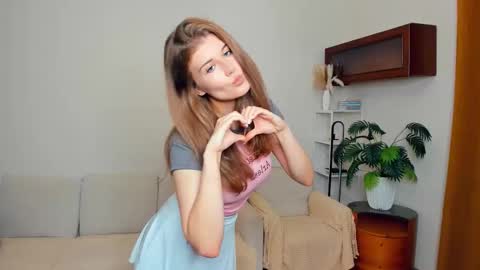 Mia online show from October 28, 7:14 am