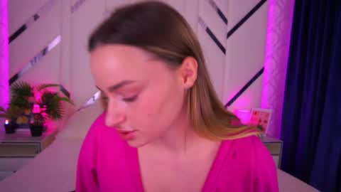 minifox_ online show from October 30, 8:27 am