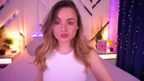 minifox_ online show from February 23, 8:25 am