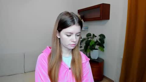 Linda online show from December 2, 6:48 am