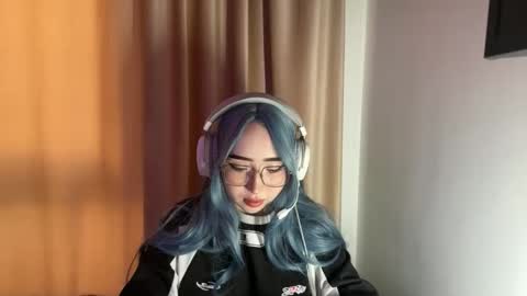 Snapshot of mira_light_ chatting on September 22, 9:19 am mira_light_ online show from September 22, 9:19 am
