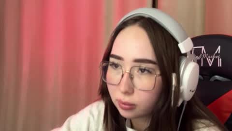 Snapshot of mira_light_ chatting on October 10, 3:28 pm mira_light_ online show from October 10, 3:28 pm