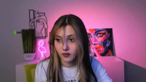 mira_lyn online show from November 28, 7:06 pm