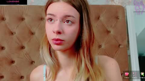 mira_lynxx online show from October 21, 4:27 am