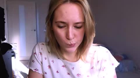 Snapshot of mira_spark chatting on September 30, 12:44 pm Mira online show from September 30, 12:44 pm