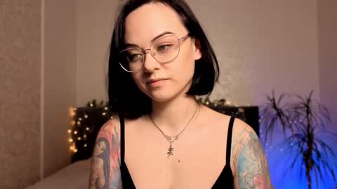 MiraSkyy online show from December 3, 4:20 pm