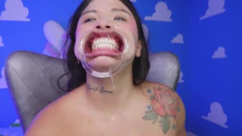 Sara online show from November 12, 6:39 pm