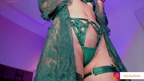 Snapshot of miss__charlotte_ chatting on December 18, 10:02 pm Charlotte online show from December 18, 10:02 pm