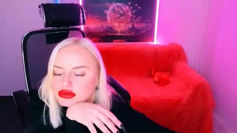 Snapshot of miss_alice_silver chatting on September 29, 8:25 pm miss_alice_silver online show from September 29, 8:25 pm