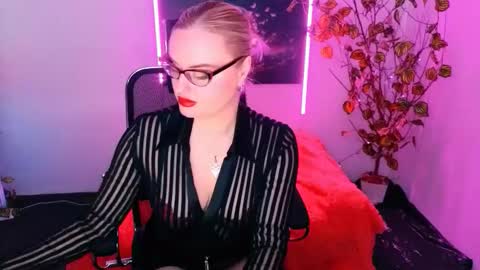 Snapshot of miss_alice_silver chatting on October 9, 4:55 pm miss_alice_silver online show from October 9, 4:55 pm