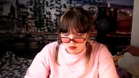 Snapshot of miss_kapriz_love chatting on October 17, 4:43 pm Eva online show from October 17, 4:43 pm