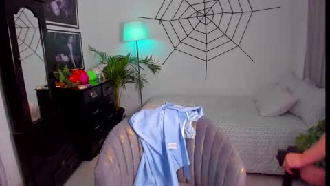 Here is Londonn  Thank you for being part of this day I wish you an excellent rest. online show from October 22, 12:15 am