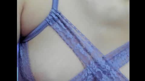 Snapshot of miss_moan69 chatting on December 5, 2:44 pm Olly online show from December 5, 2:44 pm