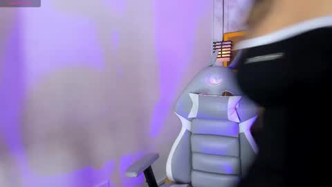  M E L A N I E  online show from February 20, 11:45 am