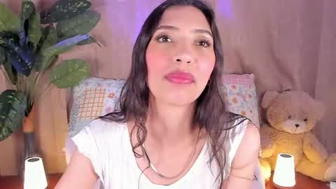 Miss Veronica online show from July 13, 1:45 pm