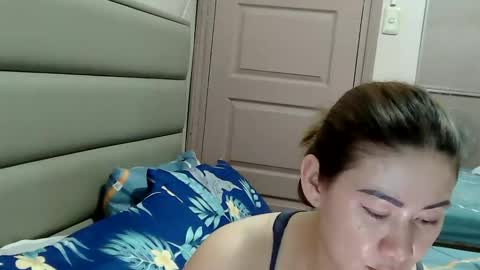 HOT MOMMY ZEPHYR online show from March 3, 7:25 am