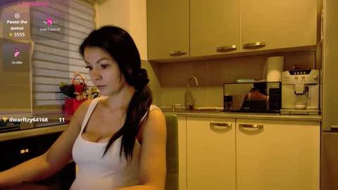 missbya online show from November 11, 6:09 am