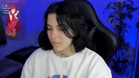 Snapshot of misscharlottte_18 chatting on October 29, 5:01 am Missy Charlottte.  Hey remember to give me a thumbs up ty online show from October 29, 5:01 am