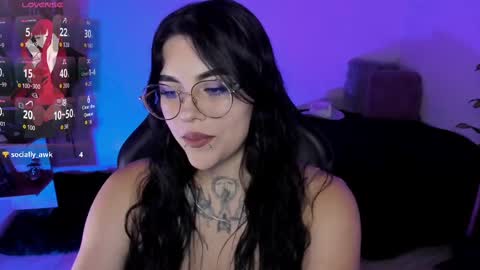 Snapshot of misscharlottte_18 chatting on September 26, 3:04 am Missy Charlottte.  Hey remember to give me a thumbs up ty online show from September 26, 3:04 am