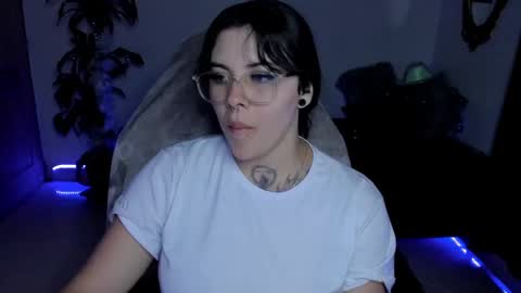 Snapshot of misscharlottte_18 chatting on December 25, 7:03 am Missy Charlottte.  Hey remember to give me a thumbs up ty online show from December 25, 7:03 am