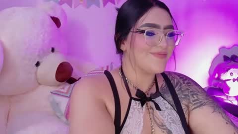 missevans_ online show from July 6, 5:37 pm