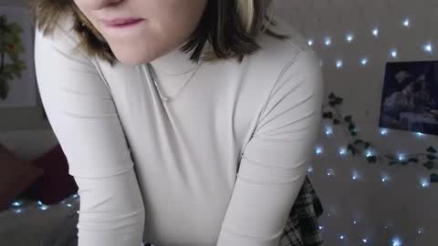 Snapshot of missmelons_ chatting on March 12, 9:02 am Li  online show from March 12, 9:02 am