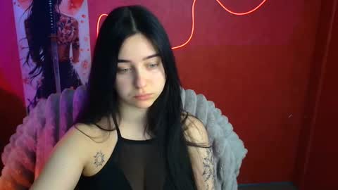 Mia online show from April 9, 11:26 am