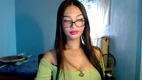 missminervaa online show from July 31, 1:17 am