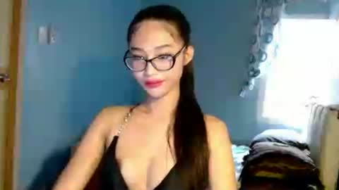 missminervaa online show from July 7, 8:07 am