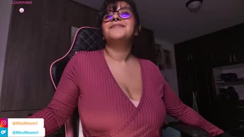 Snapshot of missmoonn chatting on September 11, 2:12 am MissMoon online show from September 11, 2:12 am