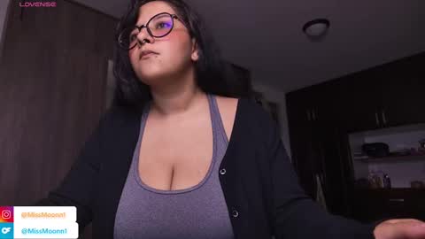 Snapshot of missmoonn chatting on September 9, 2:00 am MissMoon online show from September 9, 2:00 am