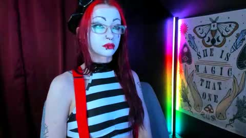 Snapshot of missnikkivill chatting on October 21, 3:32 am Mistress Nikki Vill online show from October 21, 3:32 am