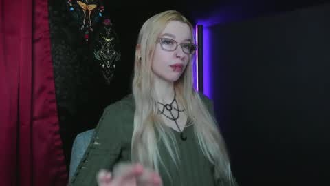 Snapshot of missnikkivill chatting on February 11, 8:20 pm Mistress Nikki Vill online show from February 11, 8:20 pm