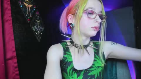 Snapshot of missnikkivill chatting on February 27, 3:04 am Mistress Nikki Vill online show from February 27, 3:04 am