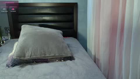 Olivia FOLLOW ME TO GET   Thumb UP me please its important   online show from September 17, 3:10 pm