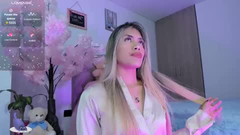 ... Independent model online show from December 14, 2:50 am