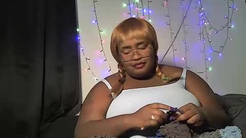 Snapshot of misstrezzkristina chatting on December 6, 3:41 am Misstrezzkristina online show from December 6, 3:41 am