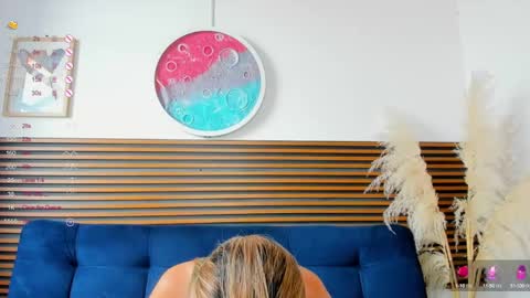 missvalery1 online show from January 13, 8:26 pm