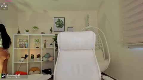 Snapshot of missvancouver_ chatting on October 3, 1:05 pm Mafe Jimenez online show from October 3, 1:05 pm
