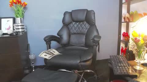 Miss Von Tease online show from March 22, 6:14 pm