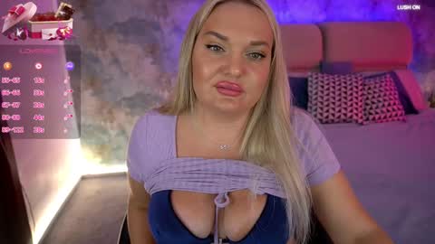 Snapshot of missyymartinezz chatting on February 21, 4:59 pm Amely online show from February 21, 4:59 pm