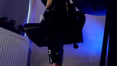 Snapshot of mistress__alice_ chatting on February 22, 7:23 am  Mistress Alice  online show from February 22, 7:23 am