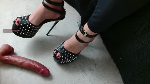 mistress_angelina777 online show from September 25, 9:52 am