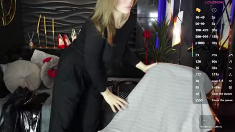 Darsy online show from October 3, 1:49 pm