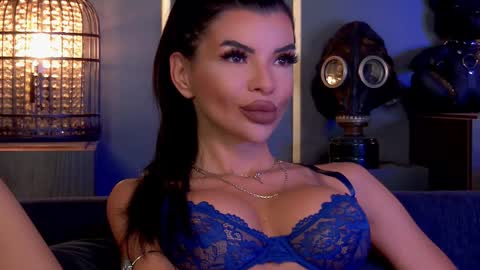 Elenia online show from October 6, 1:06 pm