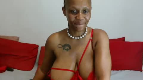 Snapshot of mistressshirleyx chatting on December 3, 12:44 am mistressshirleyx online show from December 3, 12:44 am