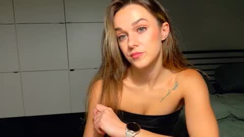 mmminnie online show from November 25, 3:47 pm