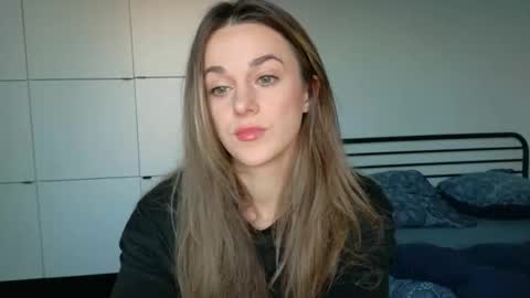 mmminnie online show from December 16, 1:50 pm